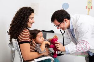 زيارة طبيب الأطفال -بنات طب