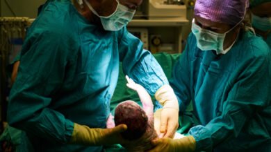 مخاطر الولادة القيصرية - بنات طب